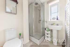 ensuite- click for photo gallery